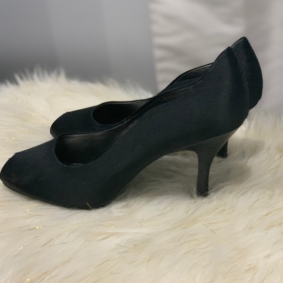 Liz Claiborne Flex Bangle black satin shoe scallop - Picture 5 of 8